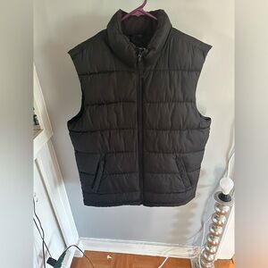 Men puffer vest size large old navy